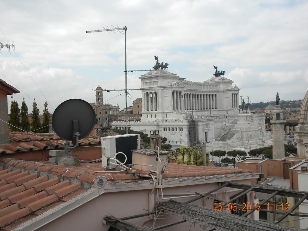 Residenza Torre Colonna Bed & Breakfast Рим Екстериор снимка