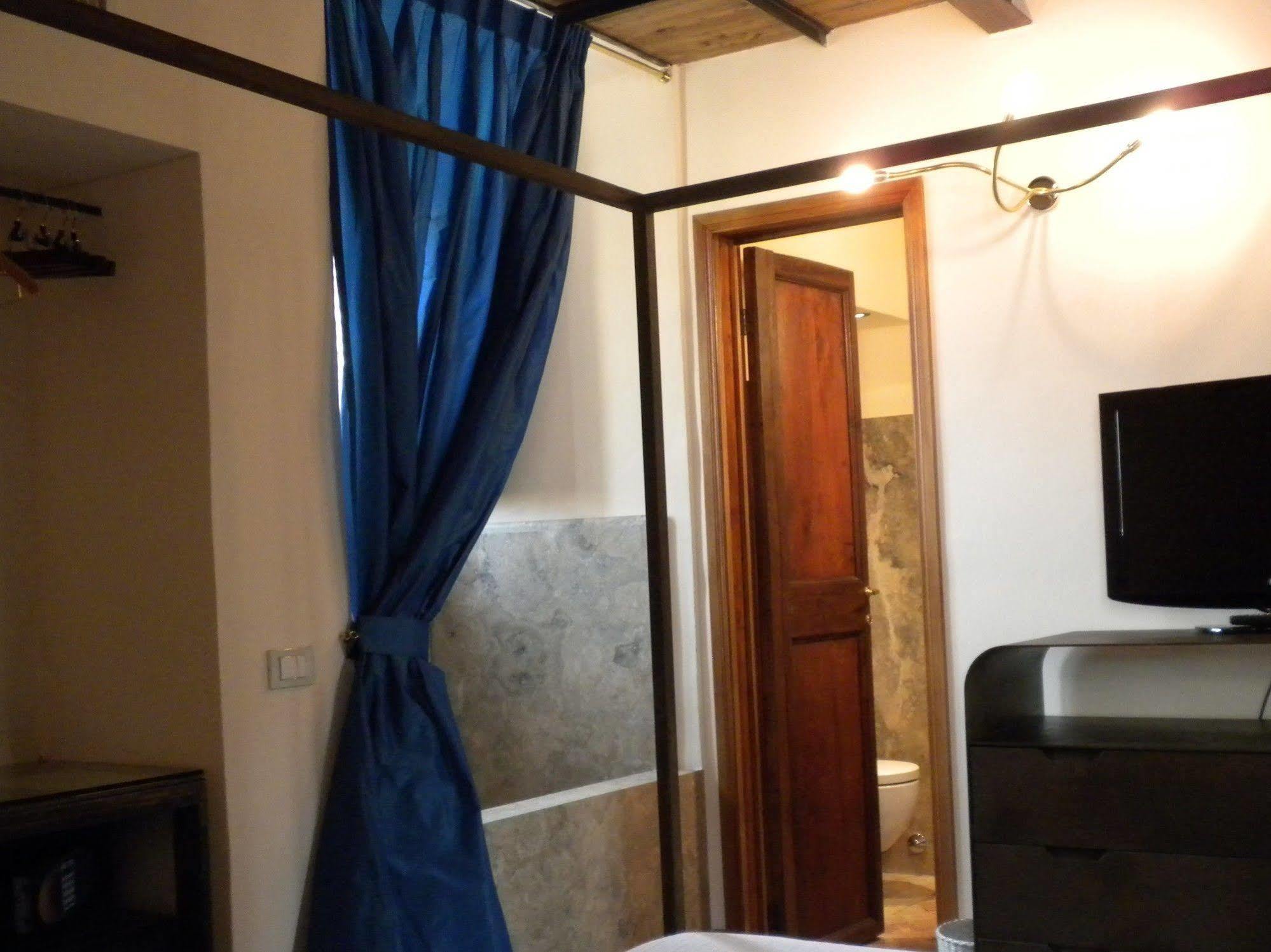Residenza Torre Colonna Bed & Breakfast Рим Екстериор снимка